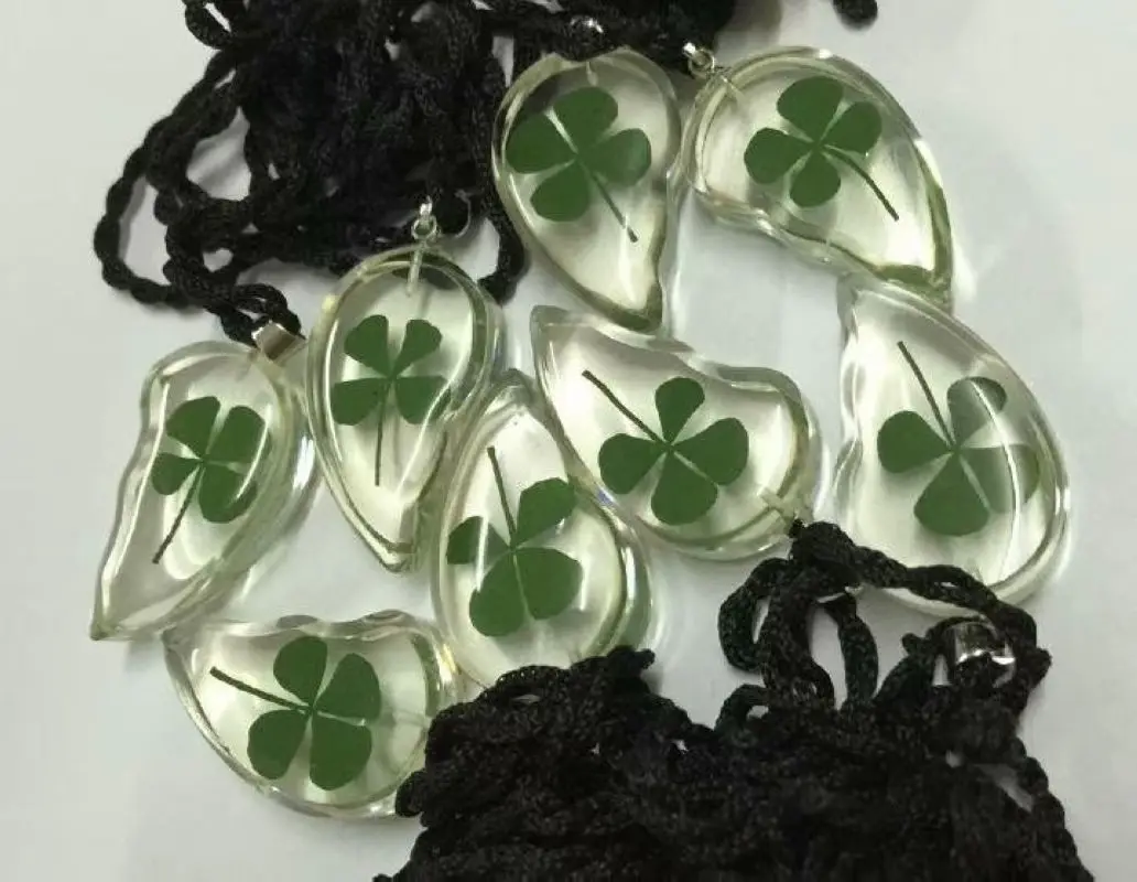 100 pcs real four leaf clover lucid lovely heart pendant