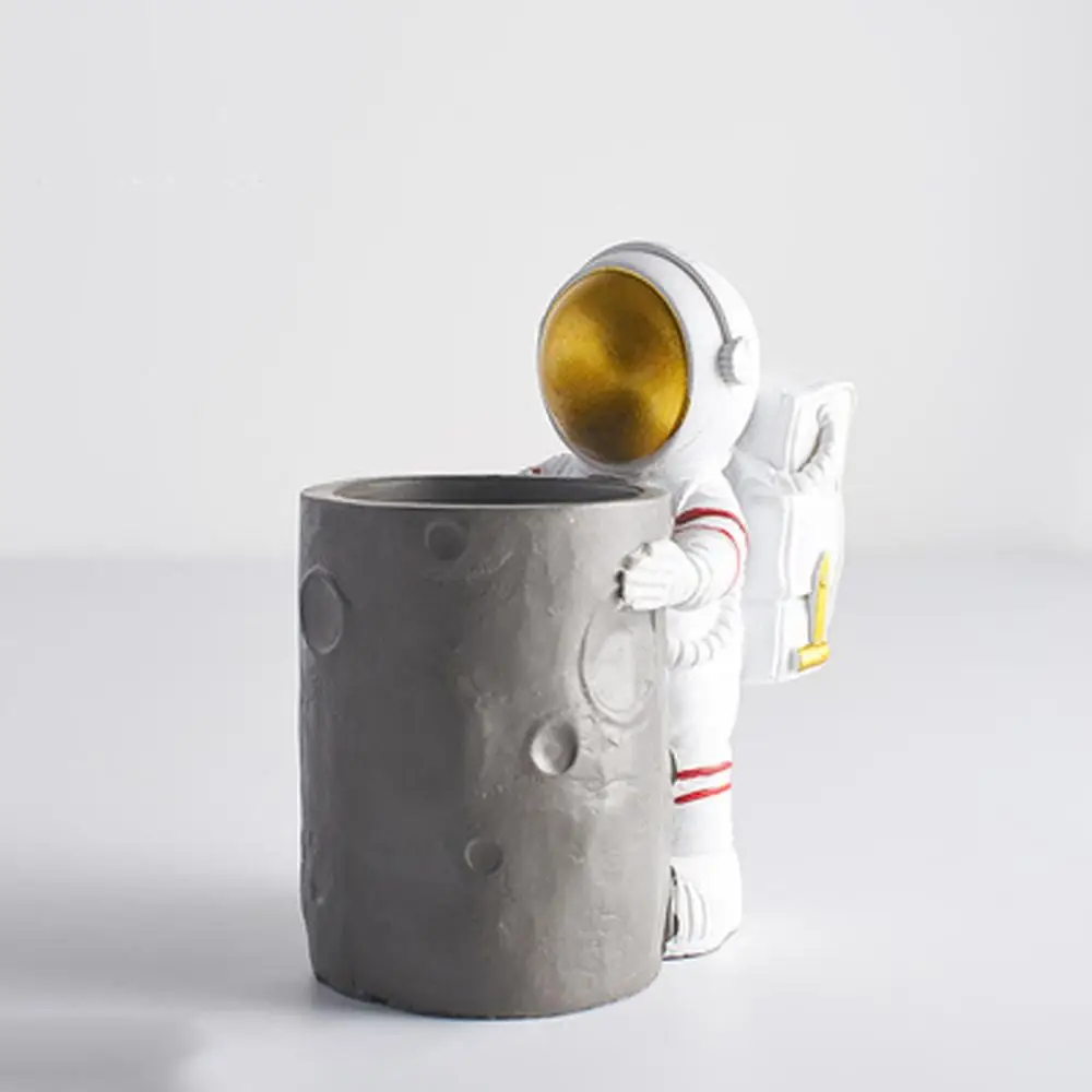 1 Pc/Pack Innovative Resin Astronaut-Shape Pen Holder & Pencil Vase for School & Home & Office