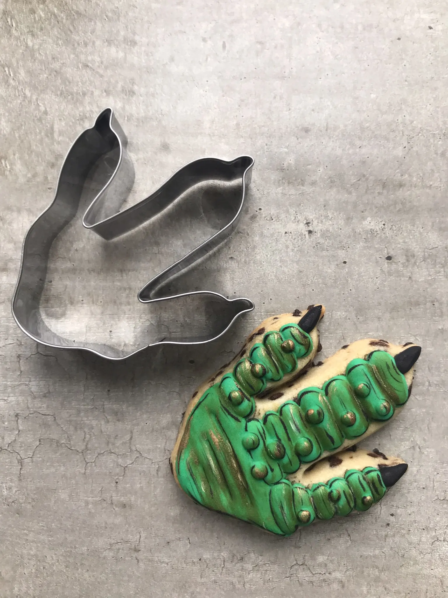 KENIAO Dinosaur Foot Cookie Cutter for Kids - 10 CM - Biscuit Fondant Bread Sandwich Mold - Stainless Steel