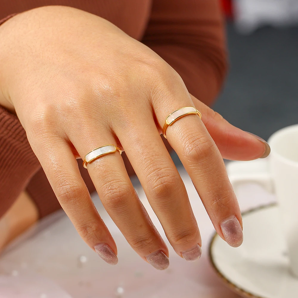 2024 New Stainless Steel Tarnish Free Jewelry Natural Shell Ring Thin Small Size White Rings For Woman Ladies Elegant Ring