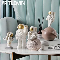 Europe Space Man Figure Astronaut Figurines Modern Creative Phone Holder Cosmonaut Statue Sculpture Home Decoration Accessories