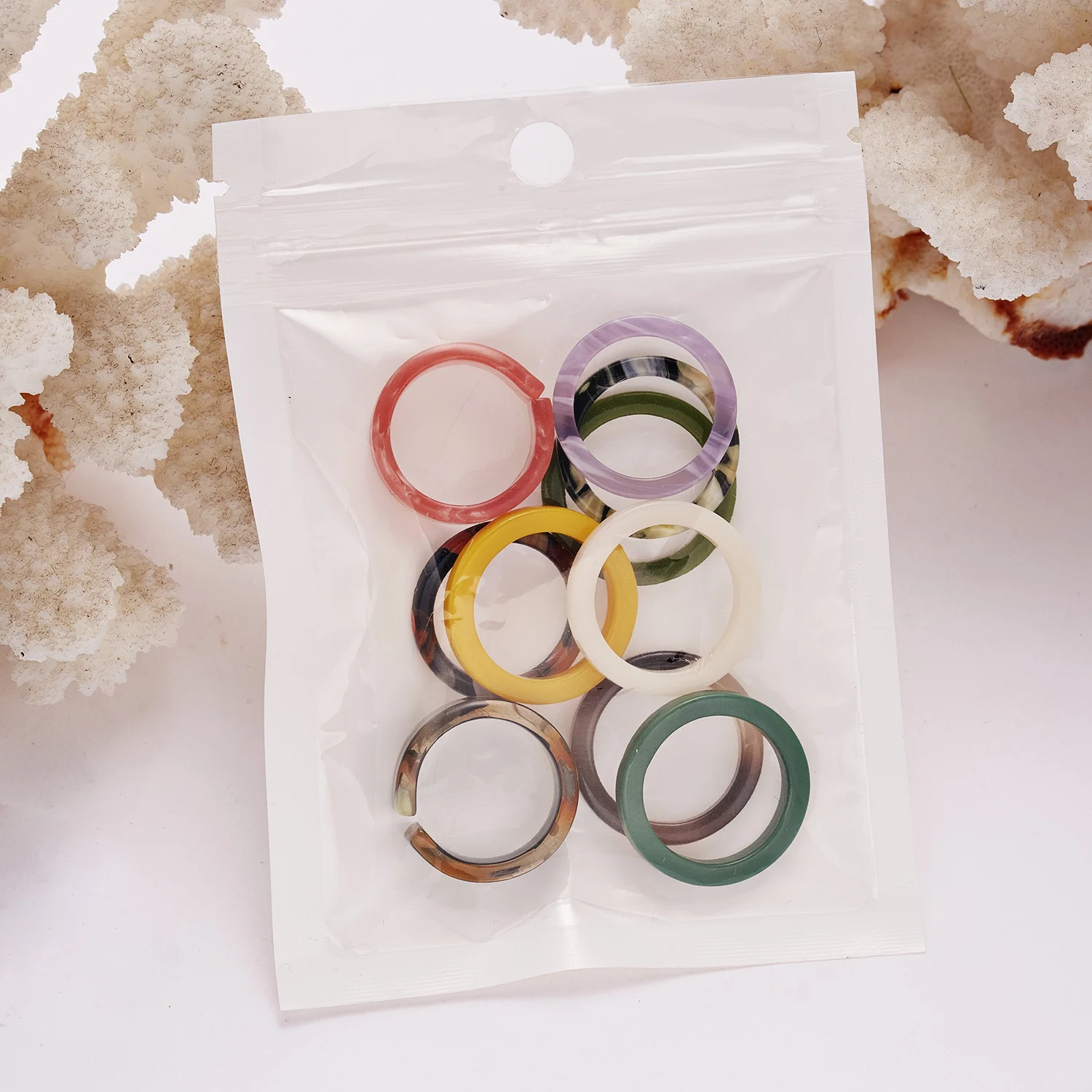 Neue koreanische ästhetische bunte Harz-Acryl-Ringe im Set für Damen – geometrische runde Ringe, temperamentvoller, vielseitiger Schmuck als Geschenk – Detail 6