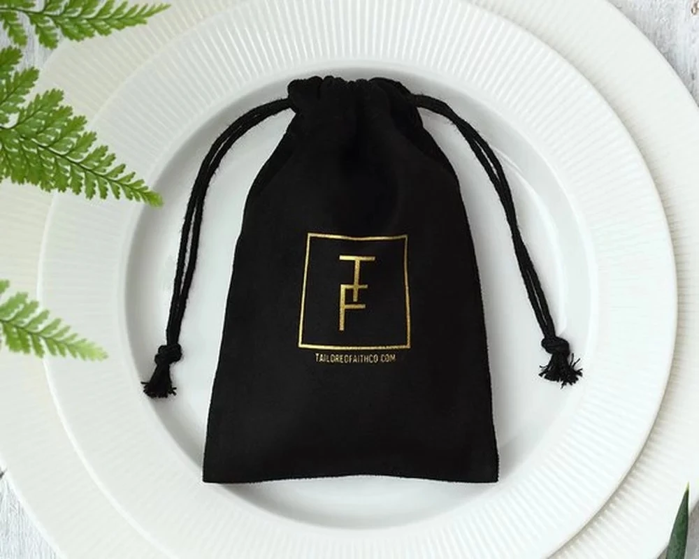 50pcs Black Flannel Jewellry Gift Bags Personalized Logo Jewelry Packaging Chic Drawstring Pouches for Wedding Party Decoration