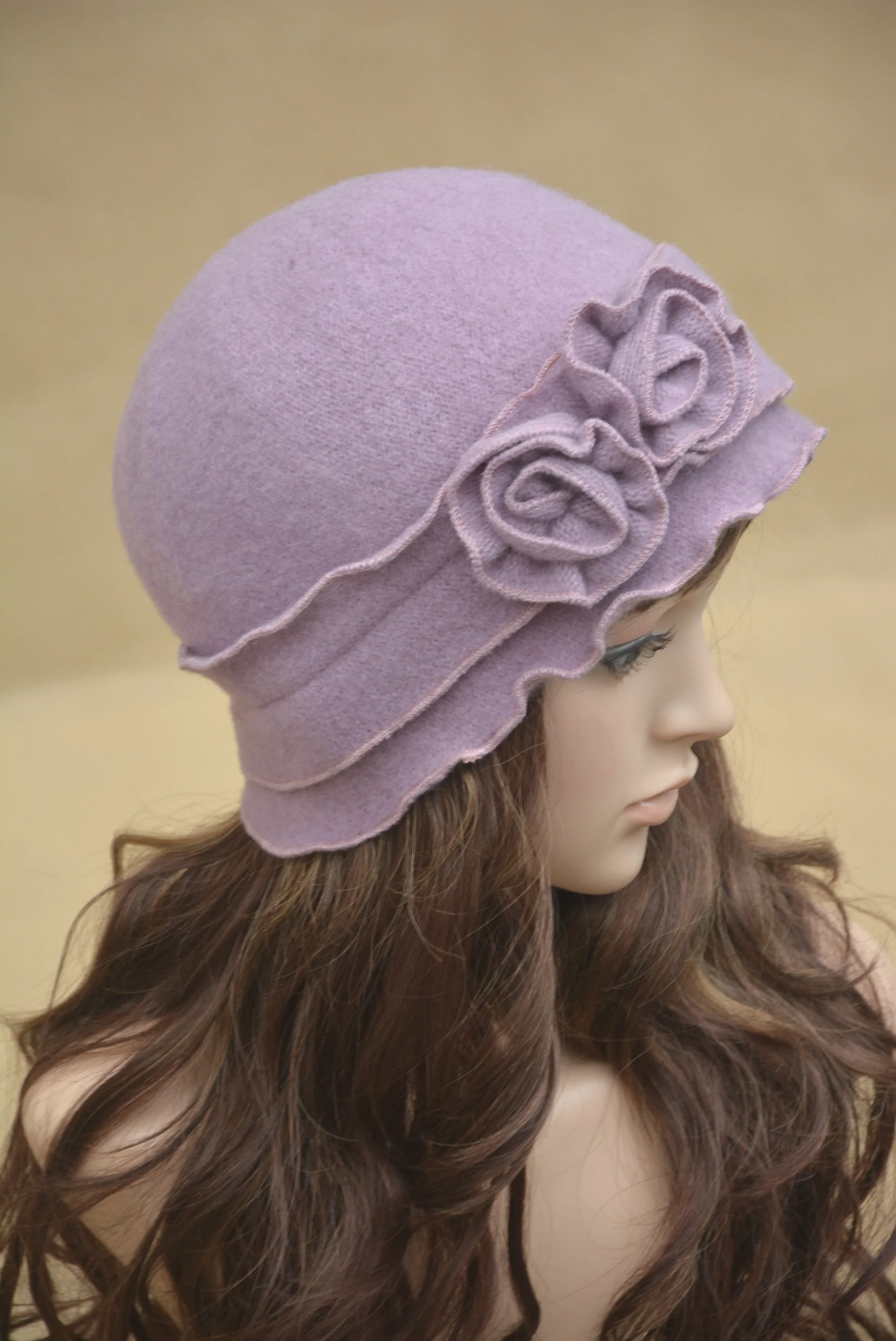 Lawliet Wintermütze, Damen-Beret, 1920er-Jahre, GATSBY-Stil, einfarbig, mit zwei Blumen, Wollmütze für Damen, Damen-Haube, gehäkelte Mütze, A285. – Detail 3