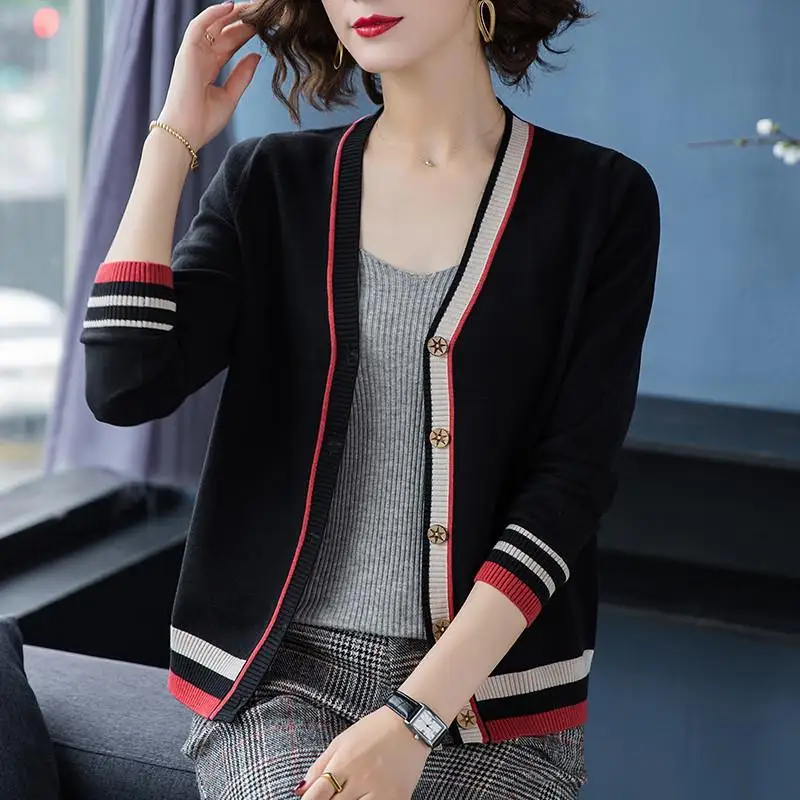 Spring coat women 2024 new spring and autumn joker sweater loose v-neck jacket long sleeve short sweater cardigan