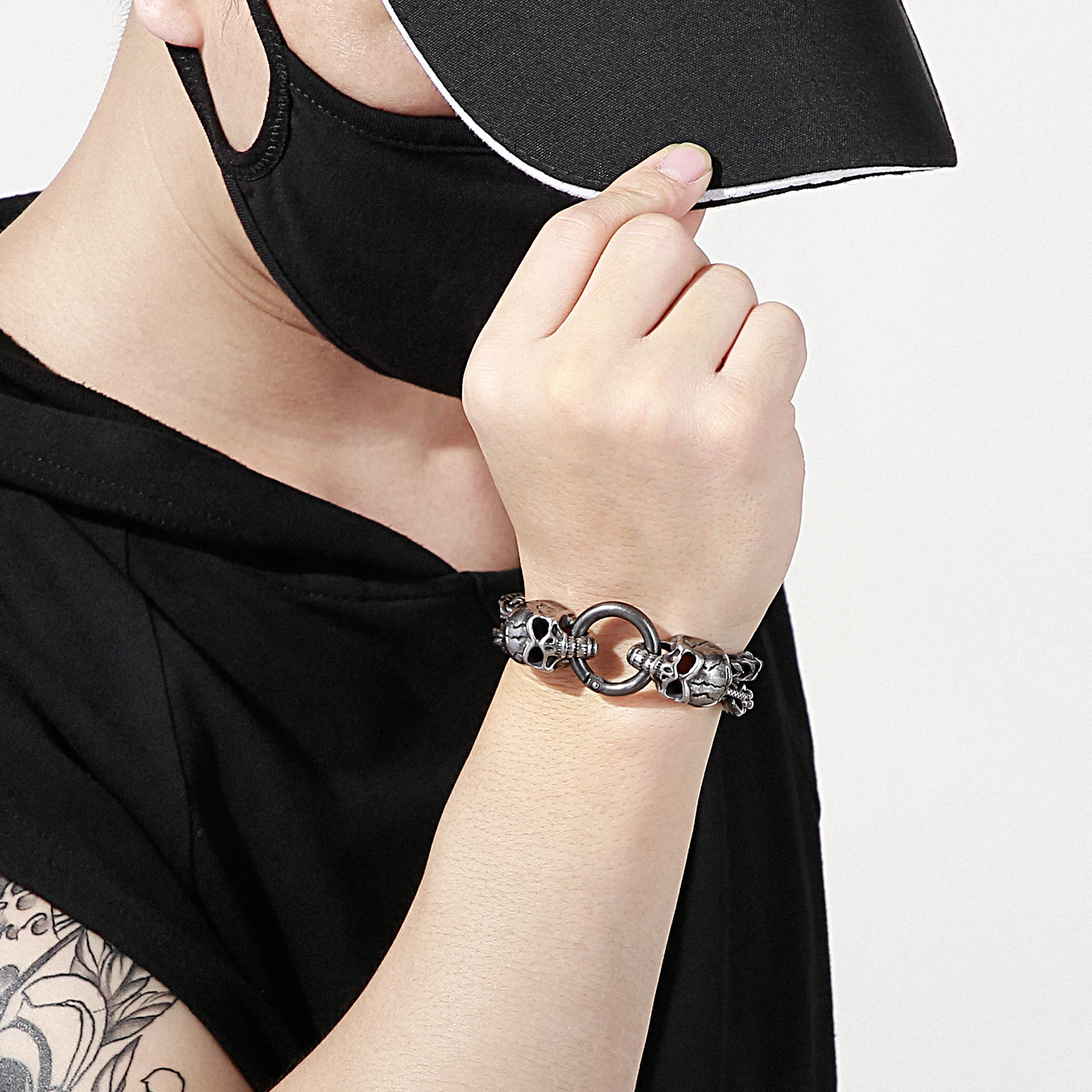 Men's Stainless Steel Double Cracked Skull Cuban Chain Bracelet Punk Dark Gothic Skull Toggle Clasp Wrist Jewelry