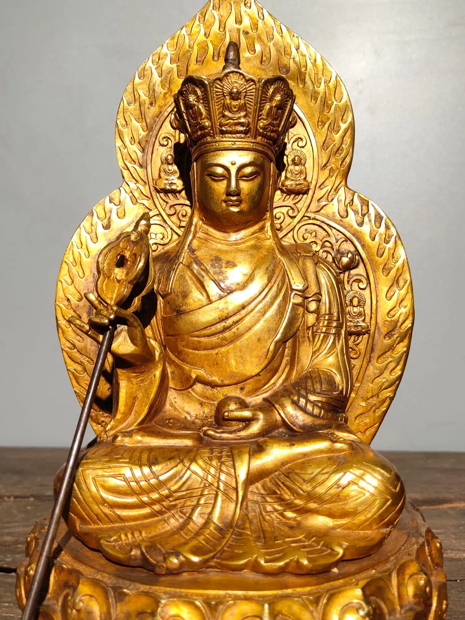 12 "مجموعة معبد التبت البرونزية القديمة المذهبة Ksitigarbha Jizo الضوء الخلفي شرفة بوذا تضمين الحلي بوذا