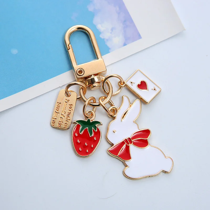 Porte-clés en métal mignon de dessin animé lapin rose pêche fraise sac de voiture porte-clés fille garçon Couple bijoux lanière casque pendentif