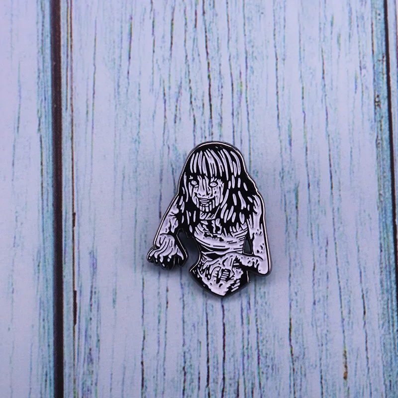 Broche de dessin animé d'horreur d'artiste Manga japonais d'excellente qualité, épingles en métal et émail, films de terreur, Badge cadeau créatif pour enfants