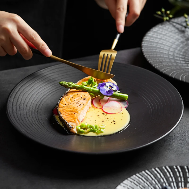 French Black Ceramic Fruit Dessert Plate Luxury Western Dinner Plate Home Round Ramen Main Course Sushi Plate Kitchen Tableware