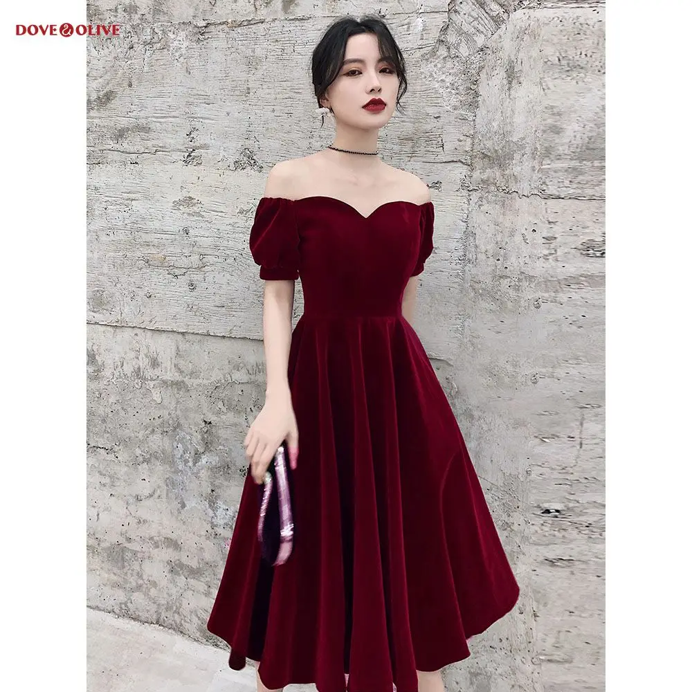 Burgundy Bridesmaid Dresses Knee Length 2024 Velvet Short Sleeves Sweetheart Off Shoulder A Line Draped Engagement Dress