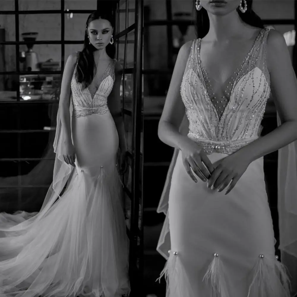 Abiti da sposa di lusso Scollo a V Applicazioni di pizzo Perline Abiti da sposa di piume Abito da sposa a sirena con strascico su misura