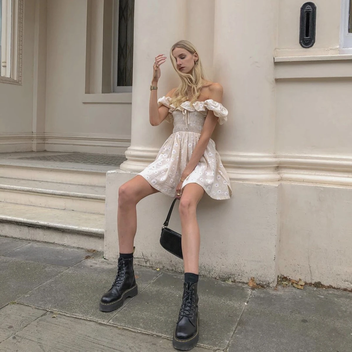 Spalle scoperte Hippie Sexy ricamo Mini abito manica a sbuffo scollo a barchetta abiti retrò Pop estate spiaggia Boho abiti corti da donna