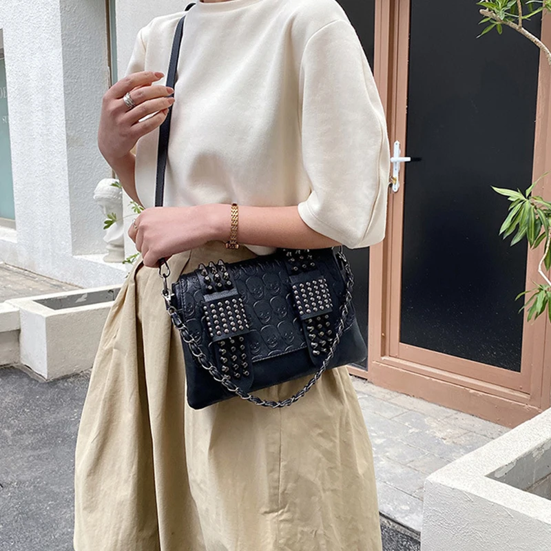 خمر الجمجمة برشام حقيبة كتف المرأة بولي Leather جلد أسود حقيبة كروسبودي مصمم رفرف حقيبة ساعي موضة جديدة سيدة حقيبة يد Bolso #4