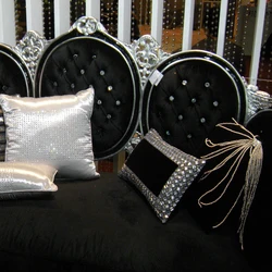 Luxury Cushion Throw Pillow Black Velvet Acrylic Diamond Rhinestone Crystal Decorated Handcrafted Neoclassic Decorative Cushion