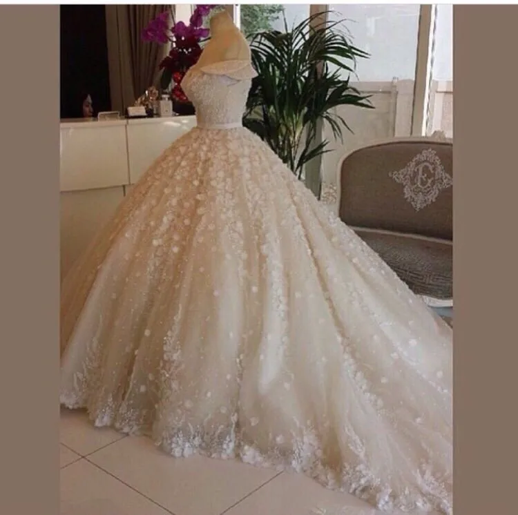 

2025 new drop shipping Elegant Sweetheart Cap Sleeve ball gown Flower Court Train Puffy Luxury custom made Wedding Dresses