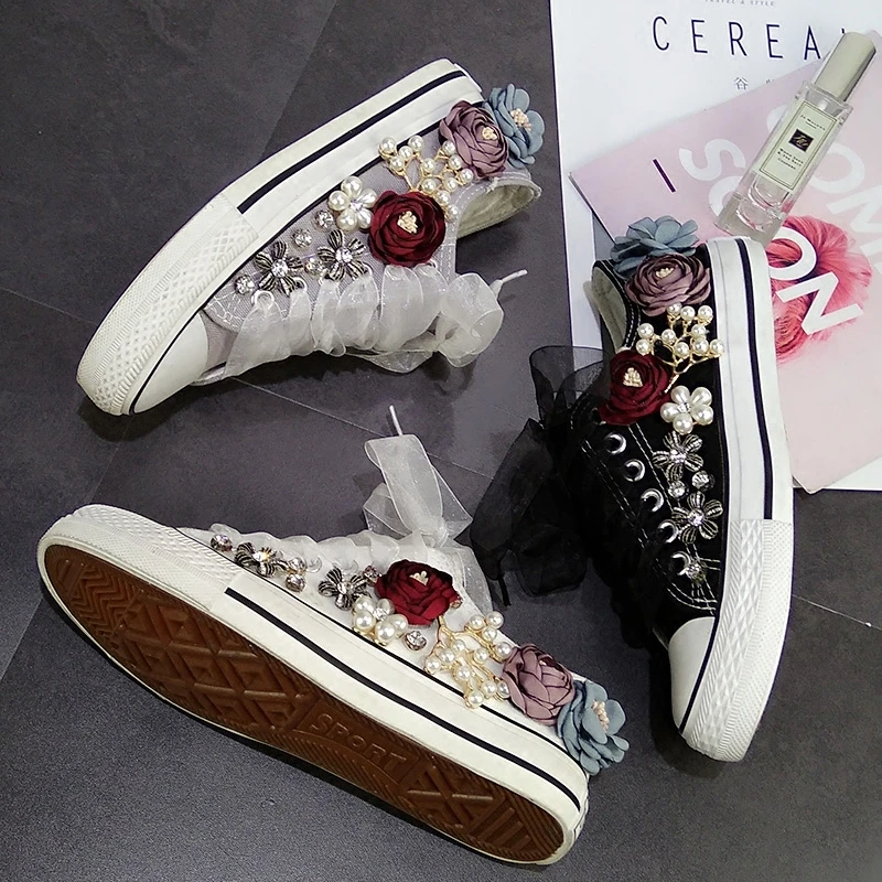 2023 Leinwand Schuhe Student koreanische Version Strass Blume Schnürung niedrige Top Schuhe weiße Schuhe faule Freizeit flache Frau Turnschuhe