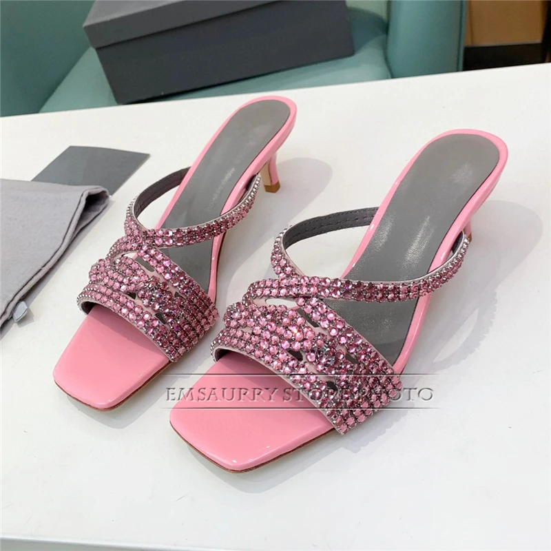 Sexy obcasy typu Kitten Slingbacks muły letnie dla dziewczynek kwadratowe z wystającym palcem diamentowe Rhinestone sztukateria prawdziwe skórzane