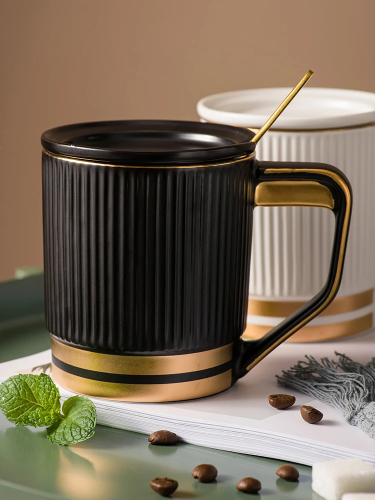 Simples rastreamento caneca de ouro com capa nordic criativo preto e branco cerâmica xícara café da manhã grande capacidade copo água