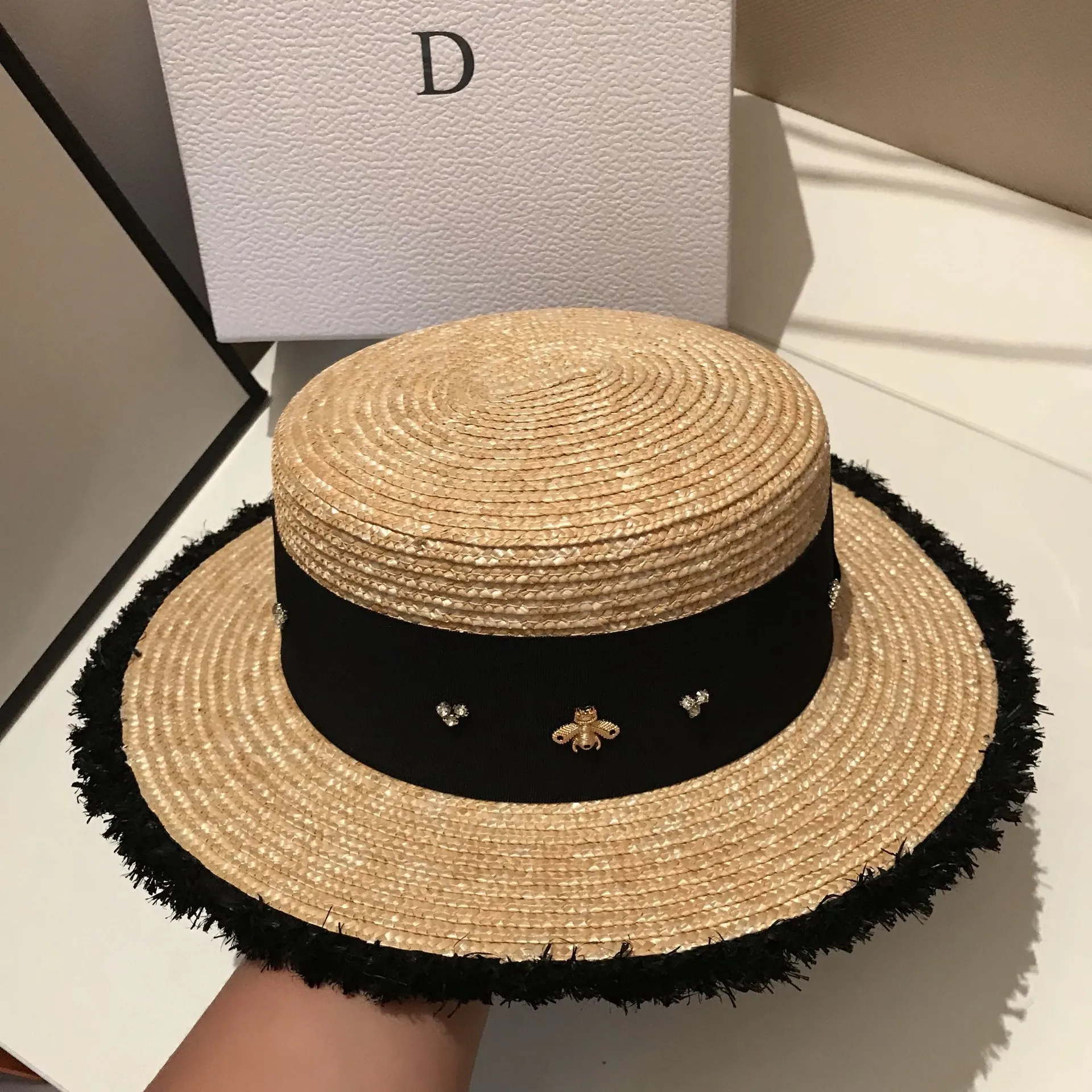 Ladies Sun Fedora Hats Small Bee Straw Hat European And American Retro Hat Female Sunshade Flat Cap Visors Hat