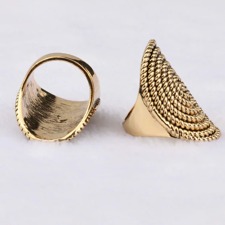 Women's Retro Punk Rock Ring Gold Plated Rotary Lucky Pattern Oval Ring Women's Bohemian Jewelry Gift Wedding Party Ring