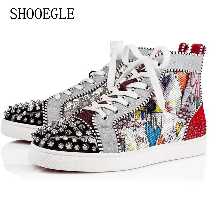 SHOOEGLE Brand Design Graffiti Rivets Men's High-Top Lace-up Shoes Sequins Decoration Patent Leather Round Toe Men's Sneakers