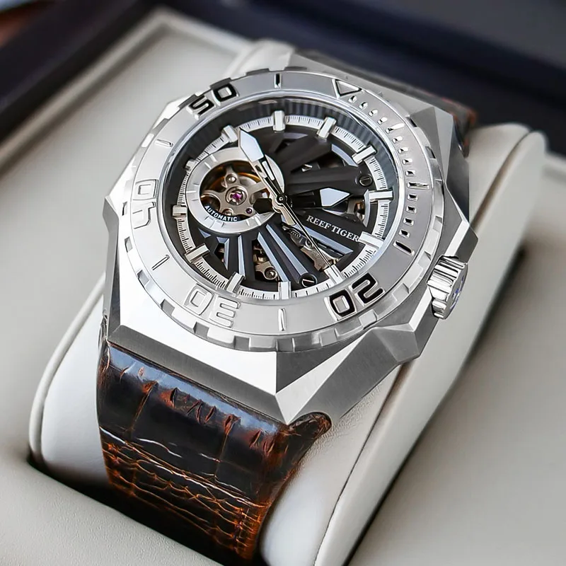 Reef Tiger/RT Men Dive Sports Watches Luminous Skeleton Men Automatic Mechanical Watches Sapphire Glass Waterproof 200M Watch