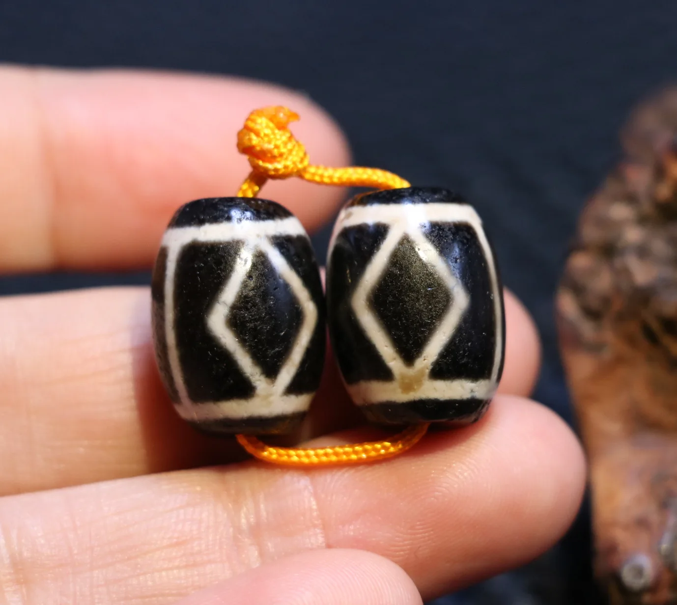 

Treasure Magic LKbrother Power Energy A Pair Magic Power Tibetan Old Agate Dragon Eye Daluo dZi Bead Totem Amulets LK