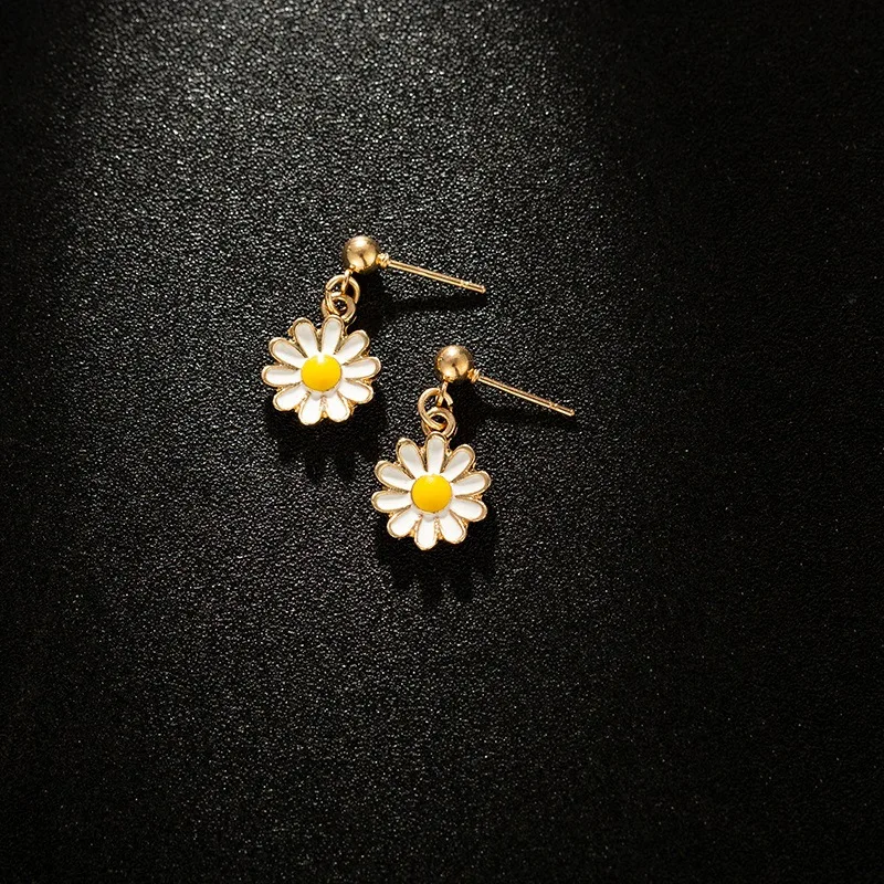 Korea Small Fresh Daisy Flower Short Earrings Cute Fashion Flower Student Earrings Jewelry Accessories Birthday Gift Earrings