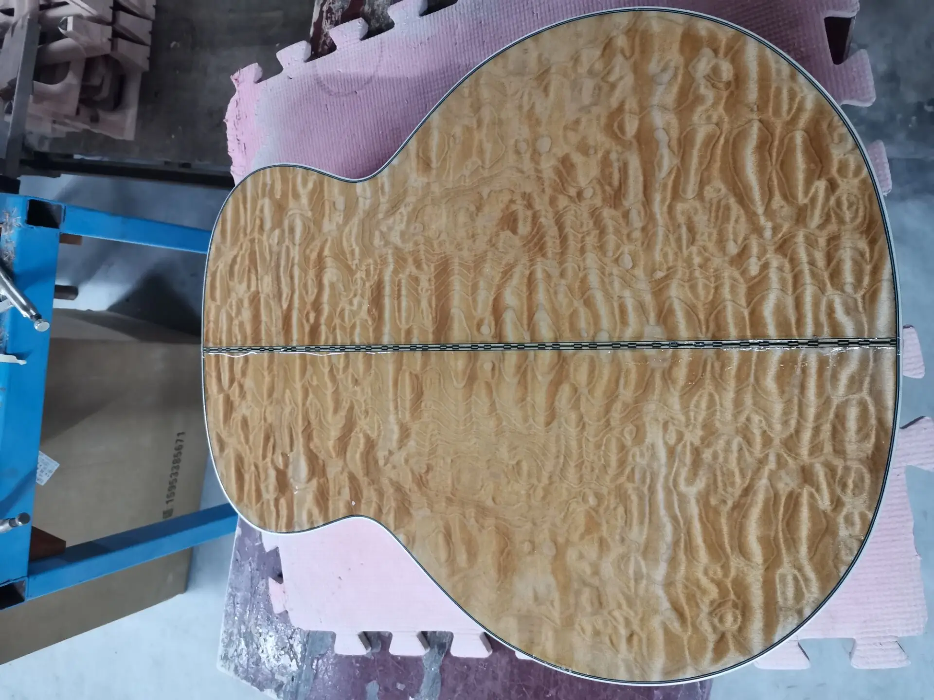 AAA quality natural wood guitar- quilted maple solid spruce jumbo- body 43 inches- 200 acoustic electric guitar