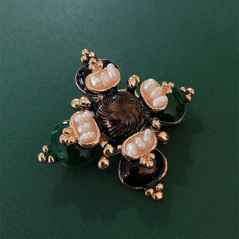 Morkopela Baroque Irregular Pearls Brooches Vintage Jewelry Luxury Clothes Pins And Brooches Scarf Suit Clip Pins Gift For Women