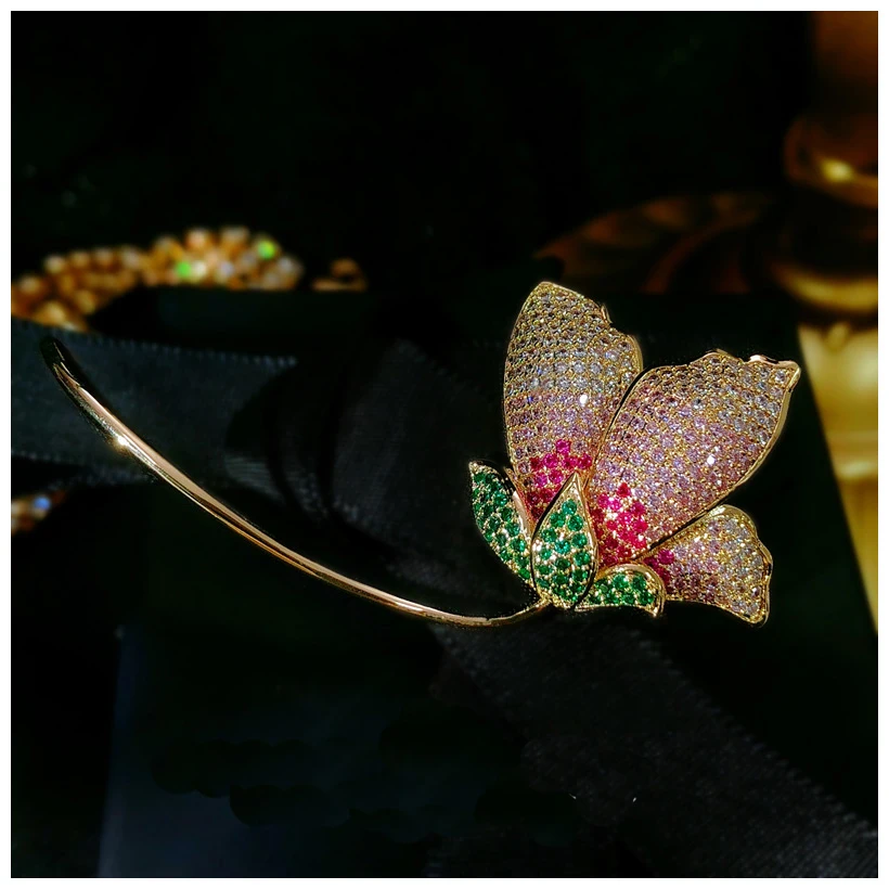 Brooches For Women Colorful Rhinestone Elegant Floral Design Gorgeous Jewelry Buckle Pin for Party Temperament Vintage Accessory