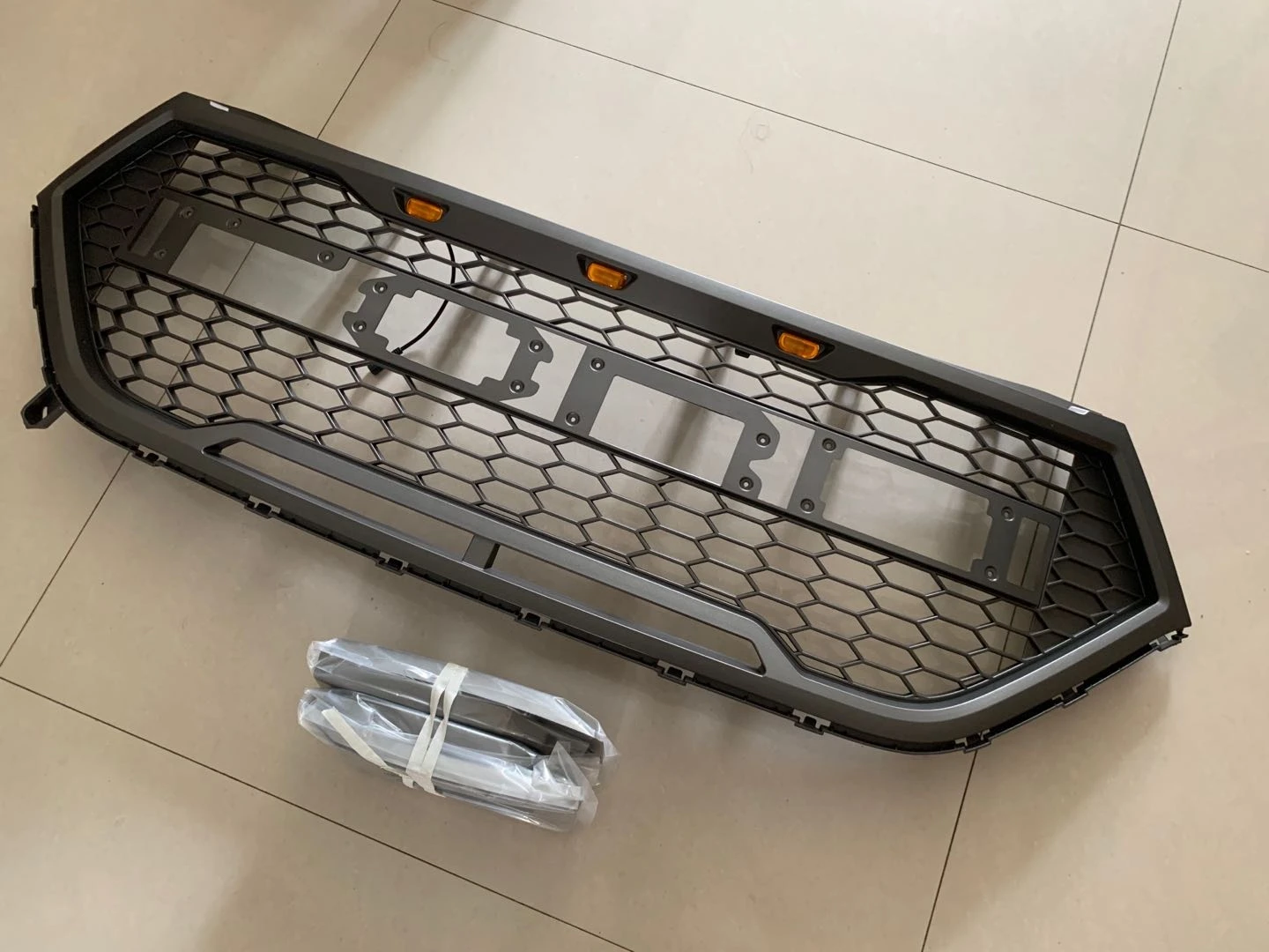 Good Quality ABS Front Middle Grill Racing Grills With LED Lights Fit For Ford Edge 2015-2018