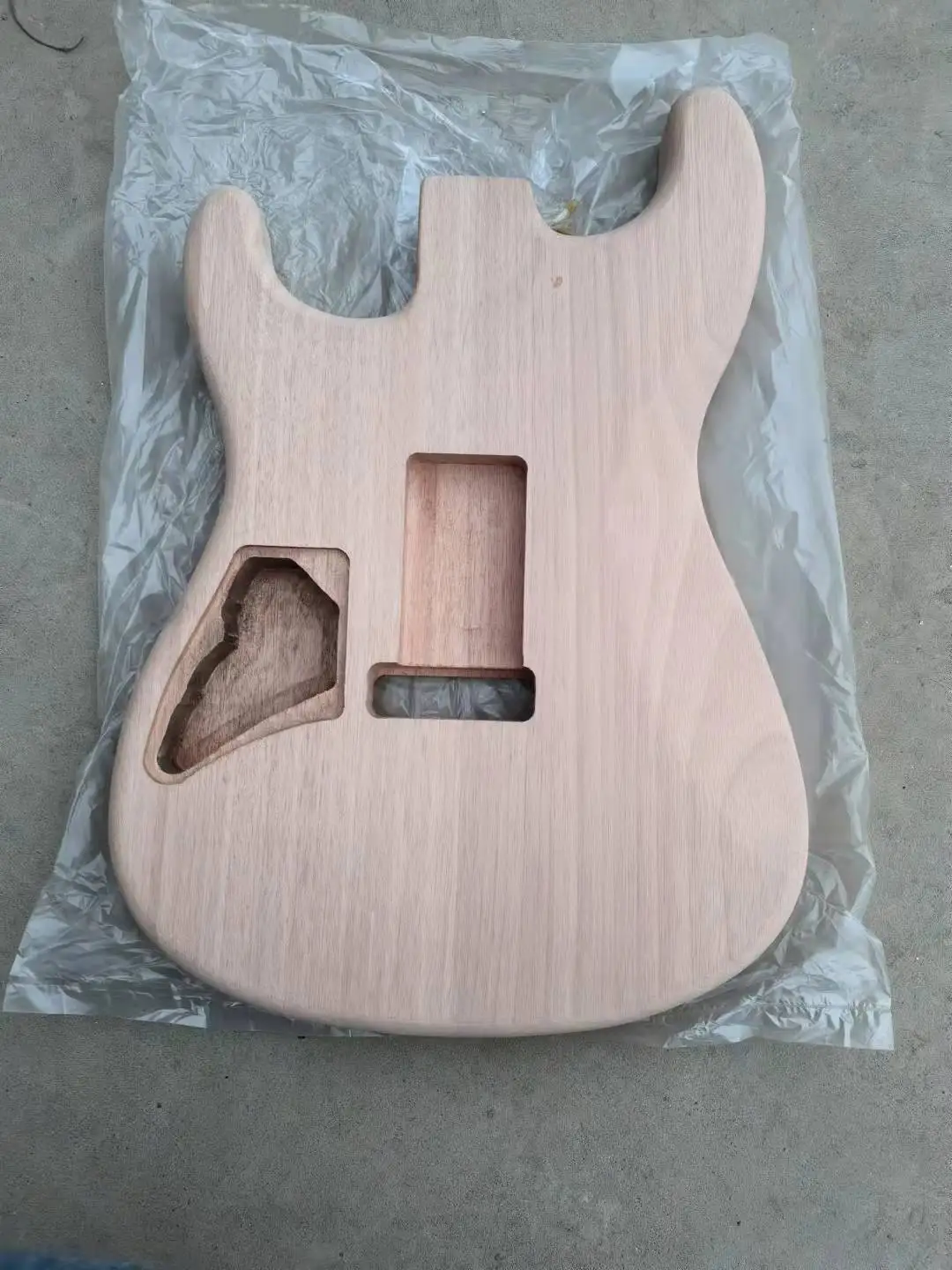 Fit Diy Electric Guitar Body H Mahogany wood Diy Electric Guitar Project Unfinished Hand-made locking nut