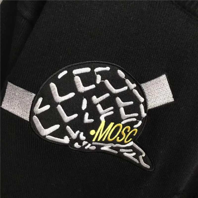 سترة شتوية لعام 2025 للسيدات بتصميم علامة تجارية فاخرة قفازات أنيقة نظارات بكعب عالي مطرزة فضفاضة دافئة محبوكة جديدة