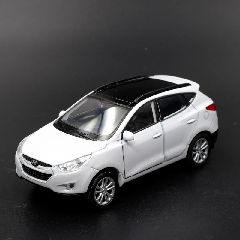 Modelo de coche de aleación Hyundai SUV TUCSON SANTAFE IX35, juguete de Metal fundido a presión, Colección, regalo para niños, 1/36