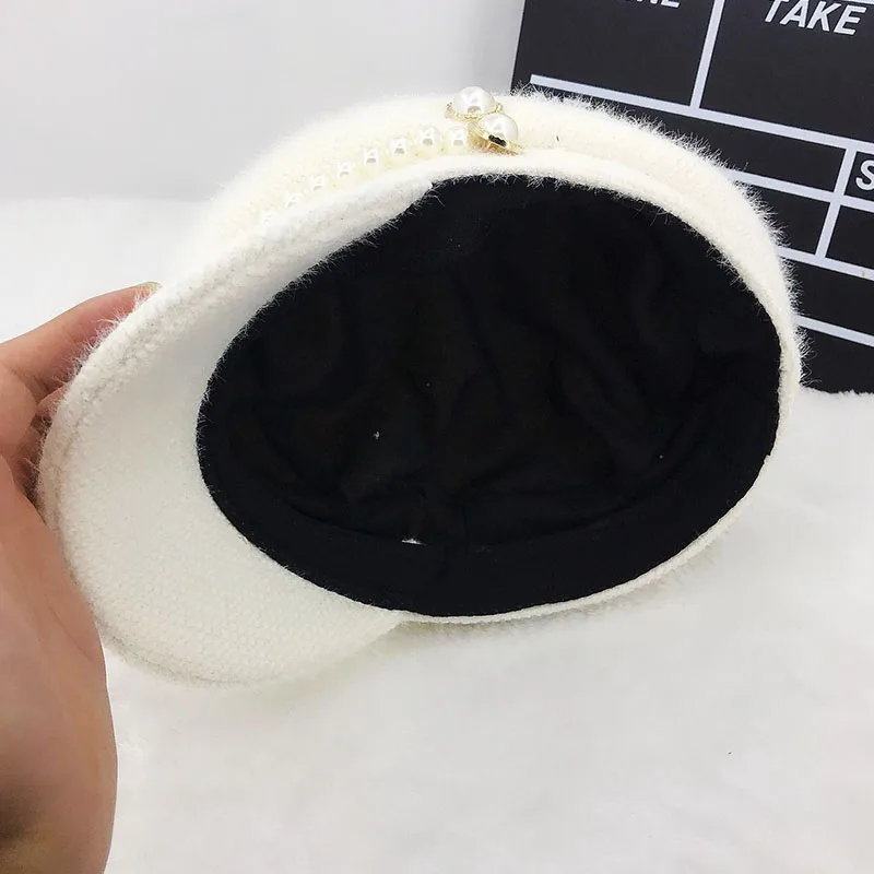 New Warm White winter caps women newsboy caps female pearl Band Fur Hat Black military caps vintage flat top thick warm hats