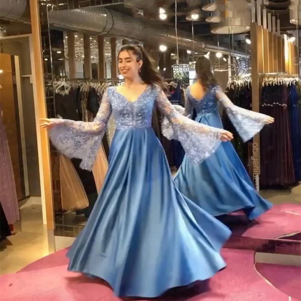 Abiti da sera a maniche lunghe blu Royal 2022 Appliques di pizzo a-line paillettes abito da ballo lucido da festa in raso con scollo a v lunghezza del pavimento