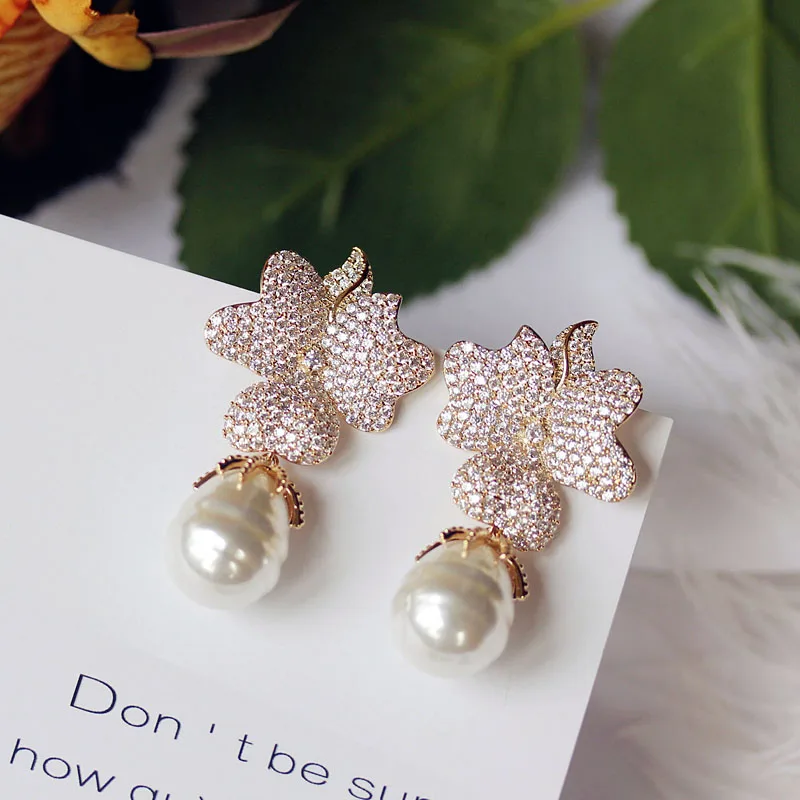 Boucles d'oreilles en forme de grande fleur blanche pour femmes, bijoux en perles irrégulières, accessoires de mariage