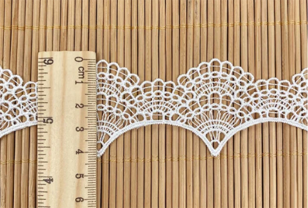 Width: 4.2cm (1.68") Embroidered Lace Trim Ivory White&Black Laces for Wedding Dress Sewing Accessories Decoration(ss-2387)