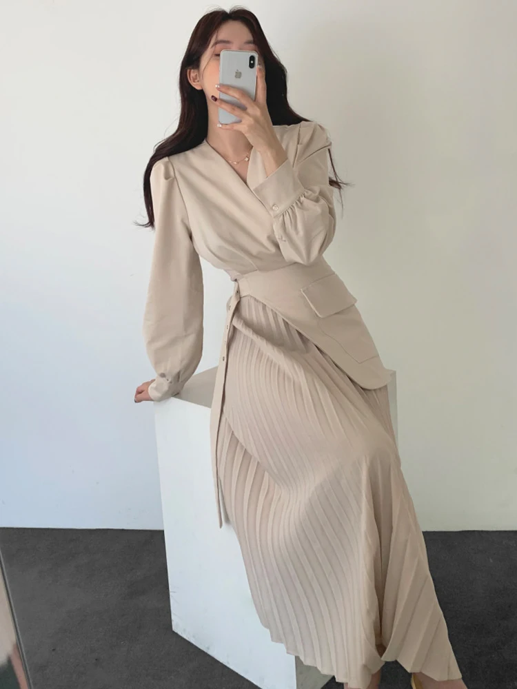 2022 Spring And Summer Female Niche Temperament V-Neck Cross Belt Decorative Stitching Design Fake Two-Piece Pleated Dress