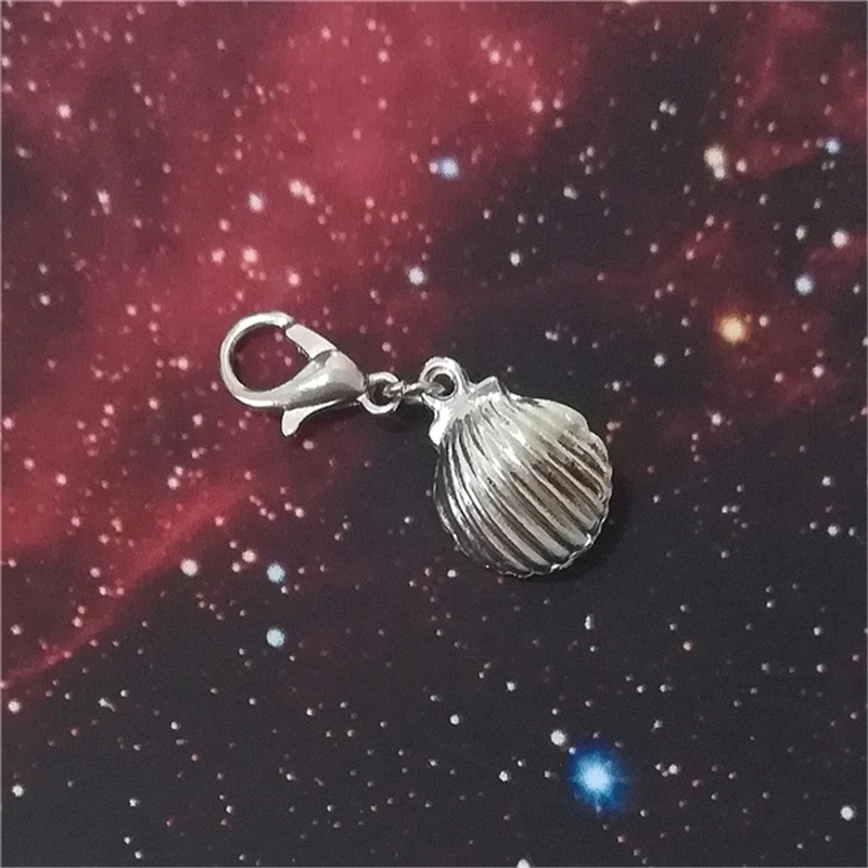 1pcs Pearl and Shell Clip on Charm, Zipper Pull, Pearl Keychain, Charm for Bracelet, Bracelet Charm, Planner Charm, Vape Charm