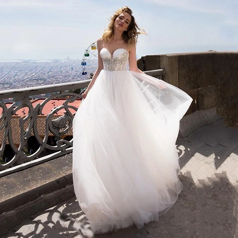 Vestido de noiva boêmio., vestido de noiva branco simples de coração para praia.