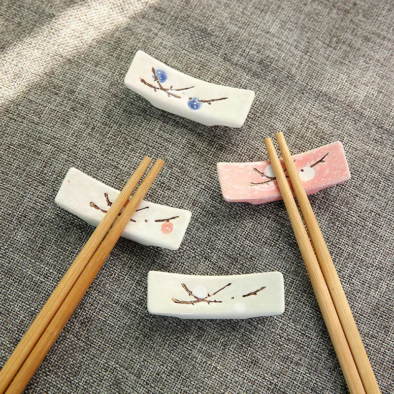 1PC Creative Japanese Plum Blossom Chopsticks Holder Stick Pillow Ceramic Sushi Stick Holder Kitchen Supplies Household