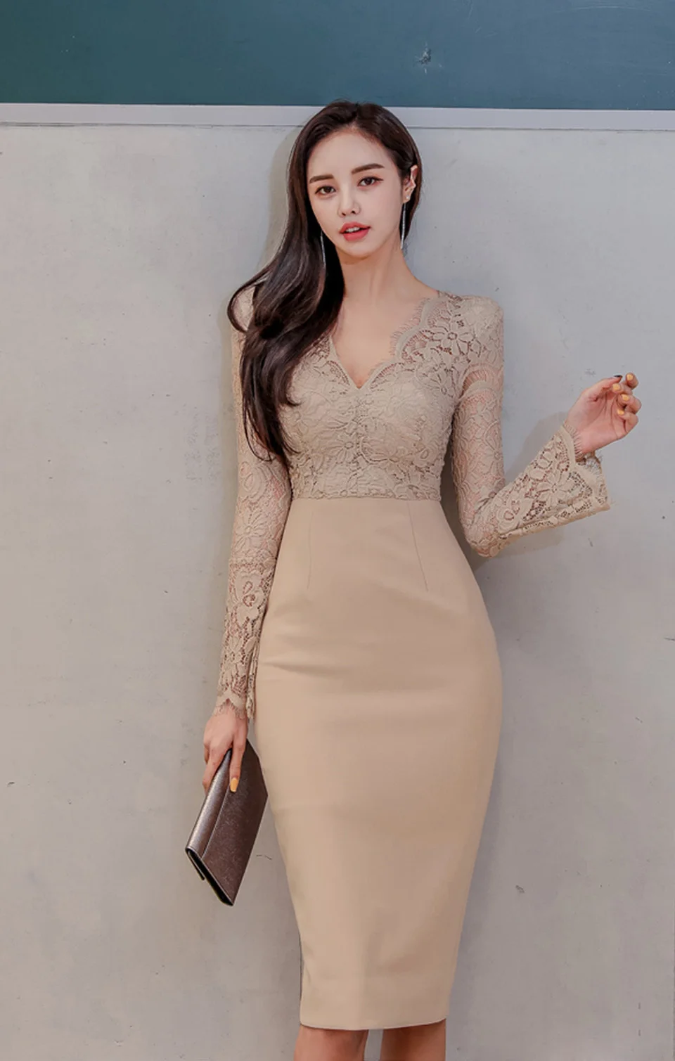 Professional Elegant Party Dress 2027 Spring V-Neck Sexy Perspective Lace Stitching Knee-Length High Waist Tight Dress Women
