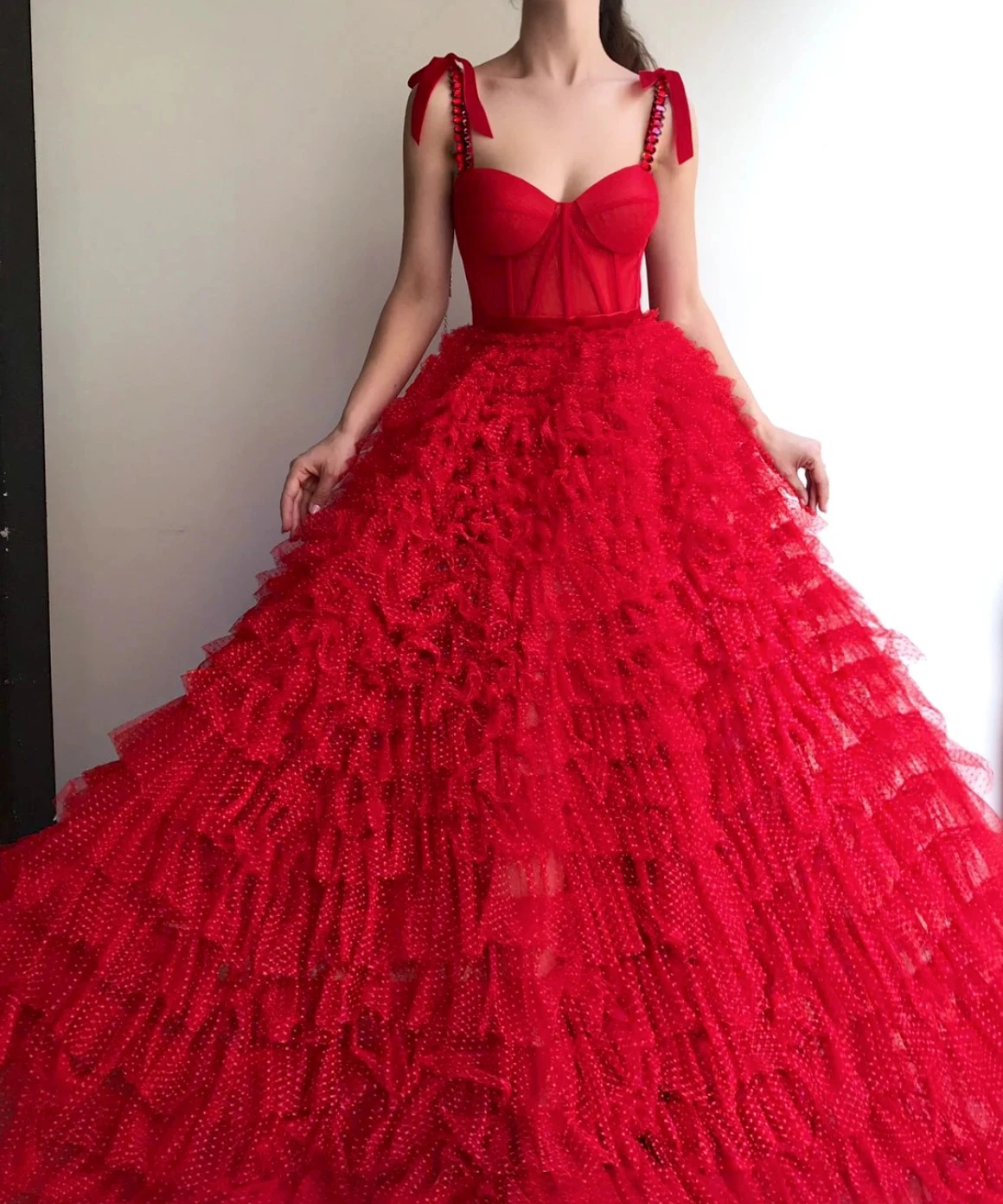 

BridalAffair Vintage Red Prom Dresses Strapless Tiered Tulle Long Celebrity Dresses Spaghetti Straps Backless Party Evening Gown