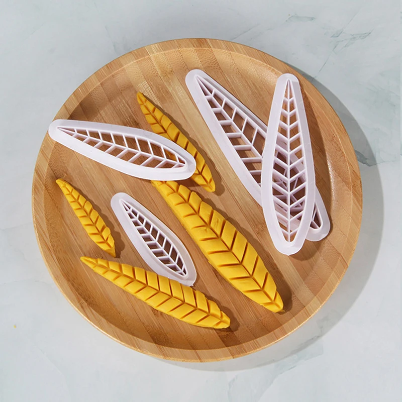 4 Pcs Peach Leaf Cookie Mold Creative Cartoon Biscuit Cutter Baking Mold DIY Fondant Baking Moulds