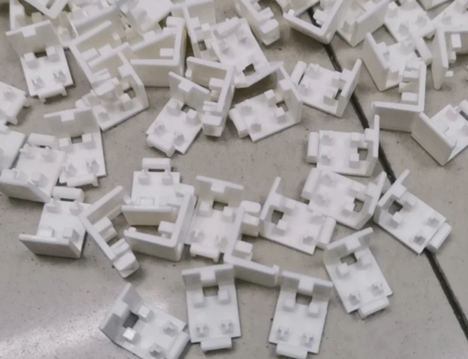 100% جديد الأصلي 643067-2 تقييد سلالة الإغاثة غطاء 2POS