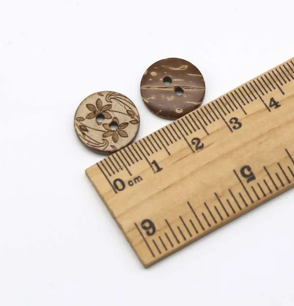 50pcs/lot Size:12.5mm-15mm Round Natural Coconut Buttons 2 Holes Flower Design Button Accssories Sewing Button (ss-903)