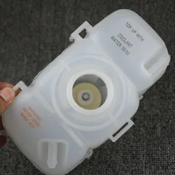 30760100 Water Tank Reservoir Overflow Coolant Radiator Fluid Tank For Volvo S60 XC70 V70 S80 XC90 2000-2014